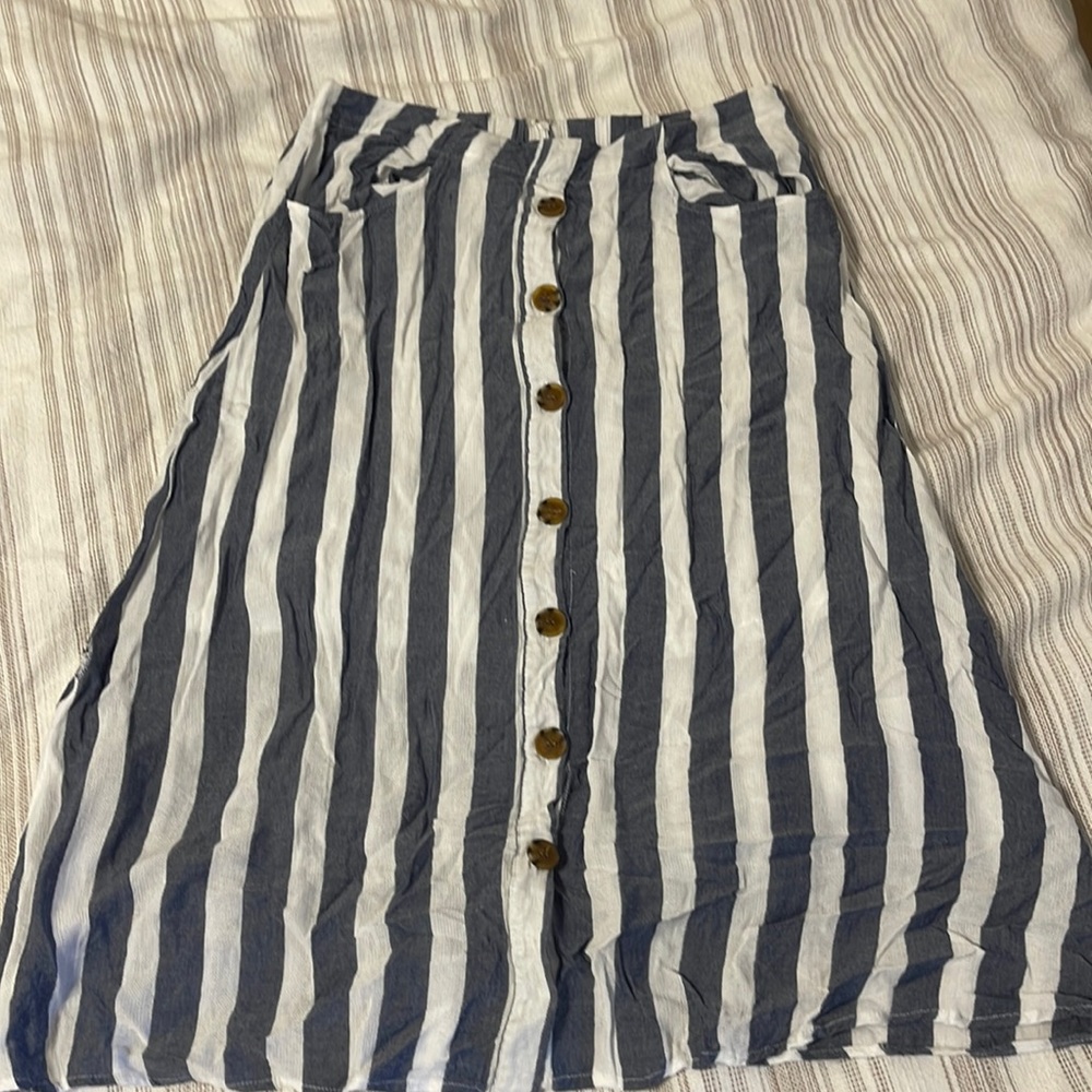 ⭐️Mahina brand button front striped skirt⭐️